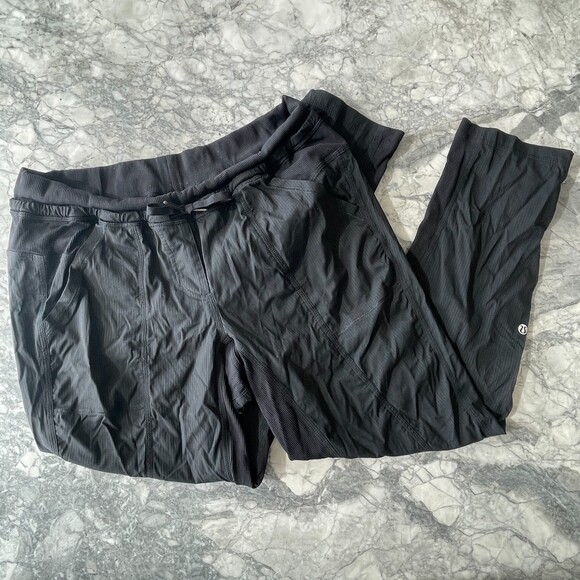 Lululemon Mid-Rise Stretchy Ankle Cropped Pants Black 10